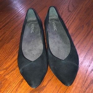Vionic suede flats NWOT